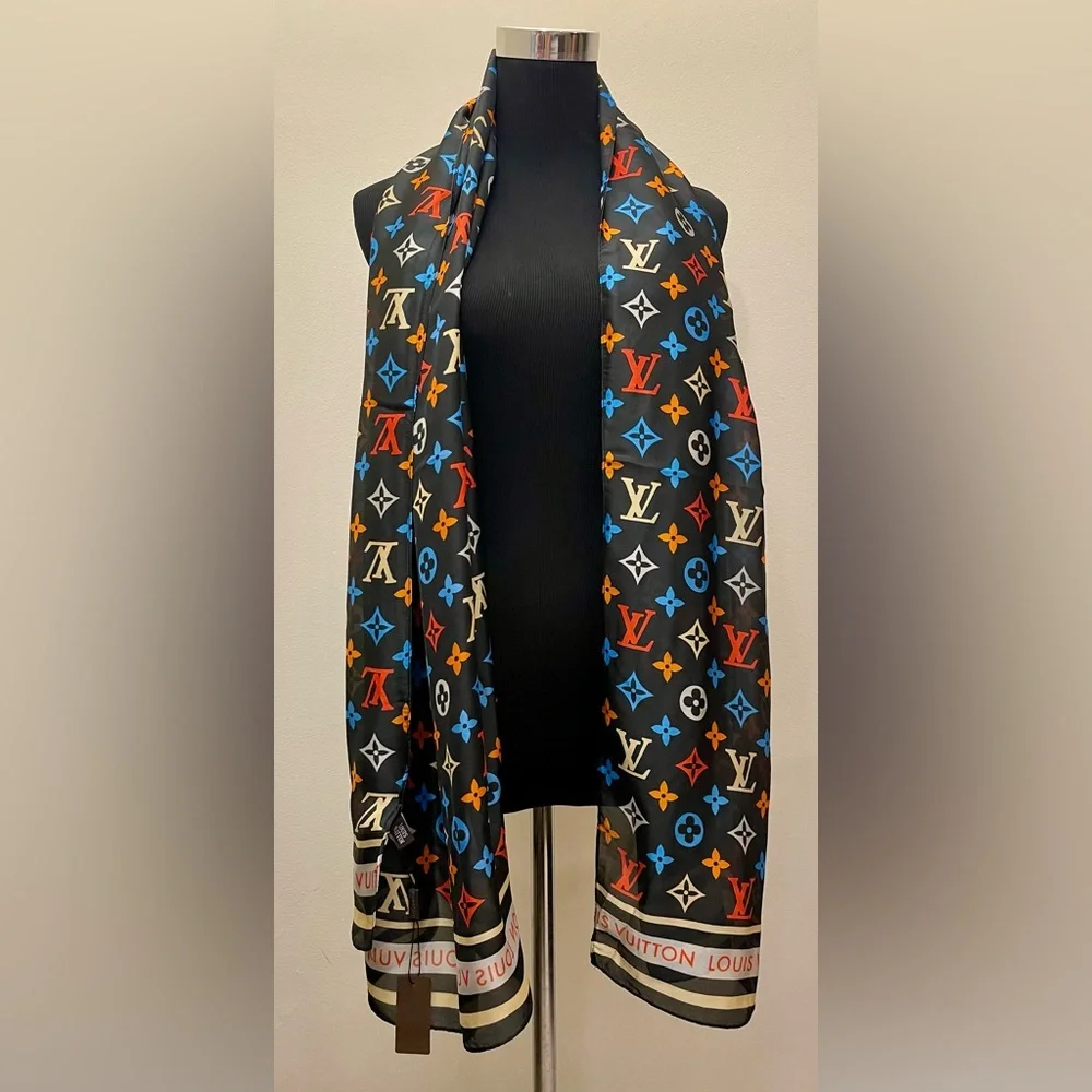 L V Flowers and Leaves Pattern Silk Scarf